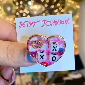 🦖❤️❤️❤️BETSEY JOHNSON VALENTINES DAY HEART RING 💍